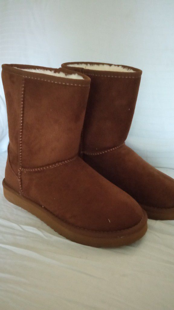 UGG Short Boot II  Size 8