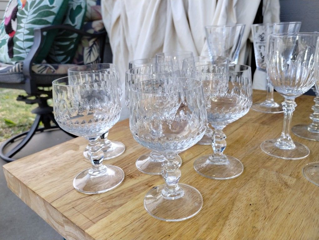 Set Of 8 Nice Crystal Wine Glasses