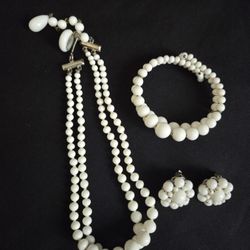 Vtg White Glass Bead Jewelry Set Retro  Double Strand Graduating Beads Japan