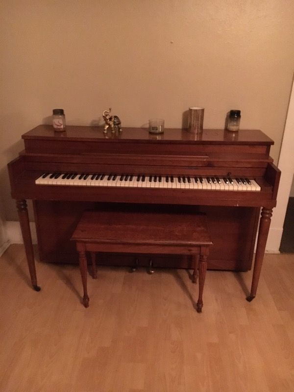 Mendelssohn Upright Piano