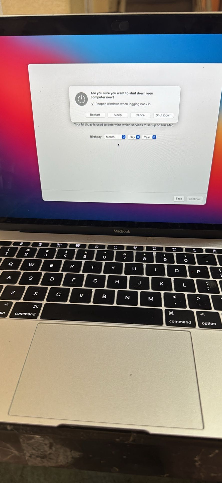 Apple. MacBook