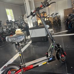 Front and rear shock-absorbing electric scooter