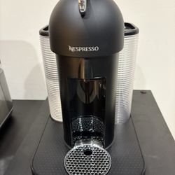 Nespresso Vertuoline matte black & Chrome💥gently used, Like New‼️