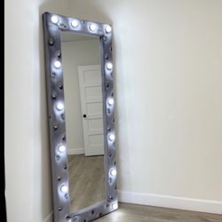 New Mirror Stand 