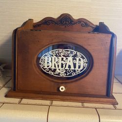 Vintage Wooden Bread Box . Excellent Condition 
