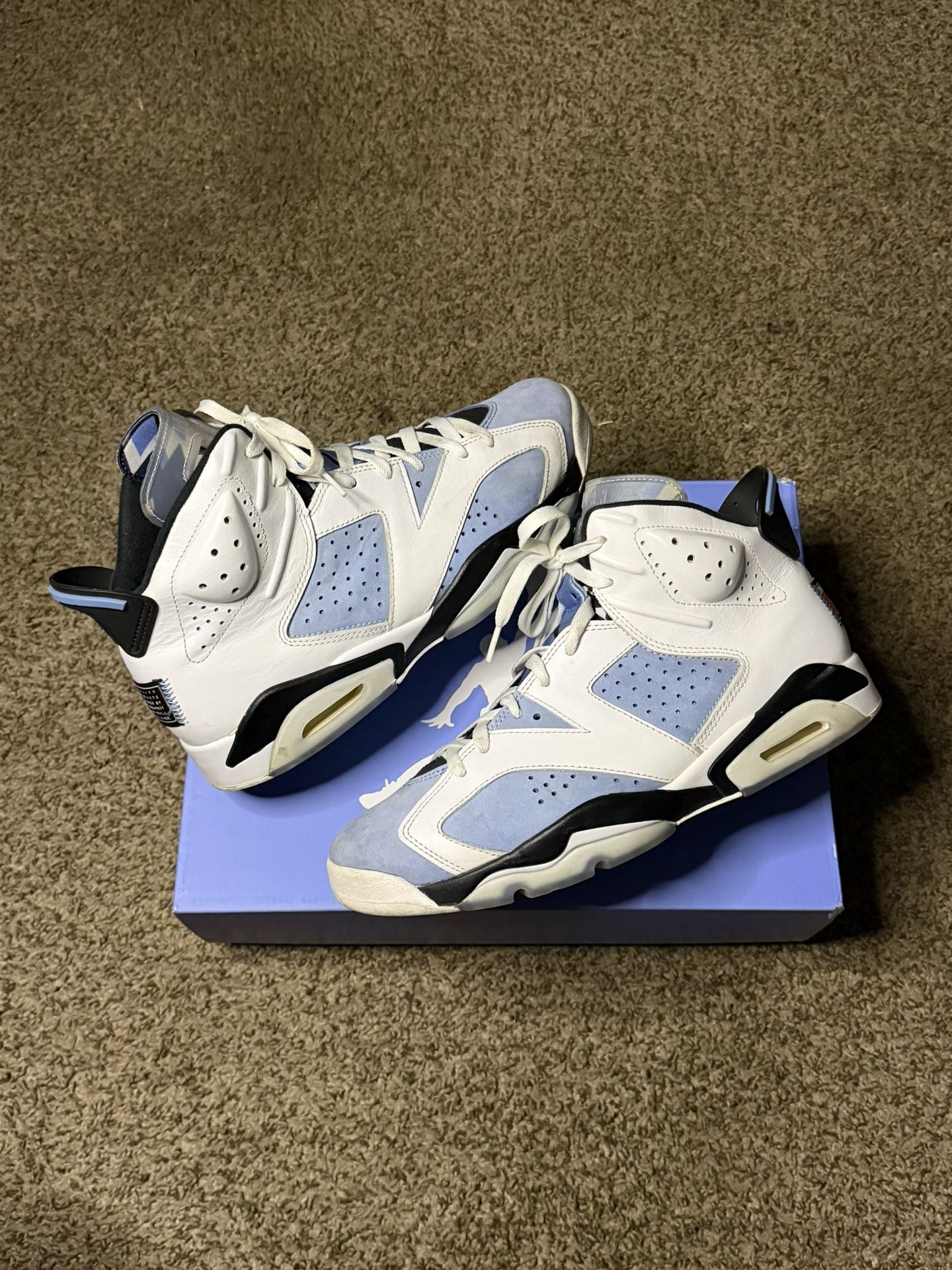 Air Jordan 6 UNC