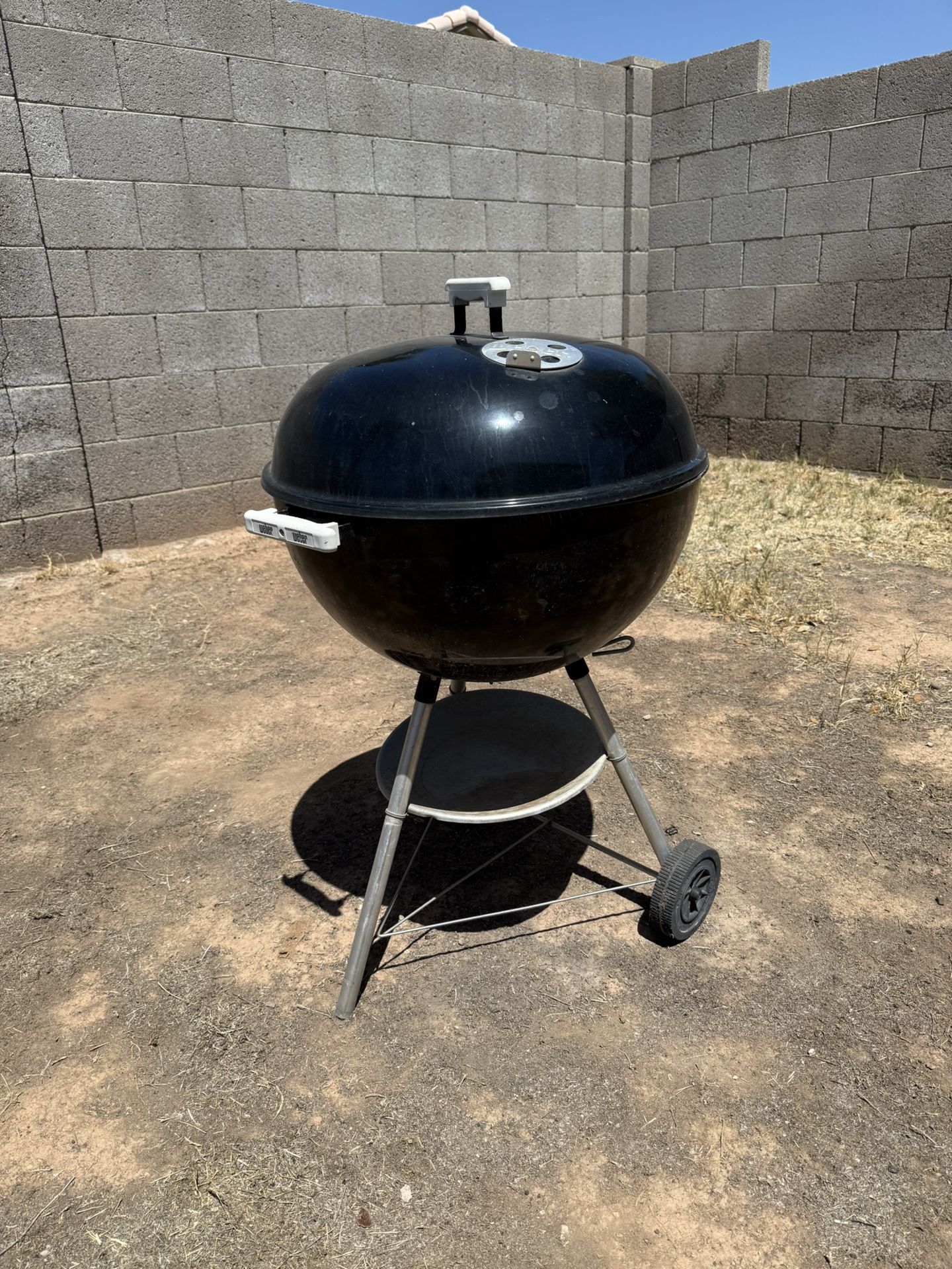Weber Original Kettle 23-in W Black Kettle Charcoal Grill