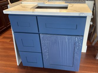 Blue Shaker Vanity Cabinet With Quartz Ct