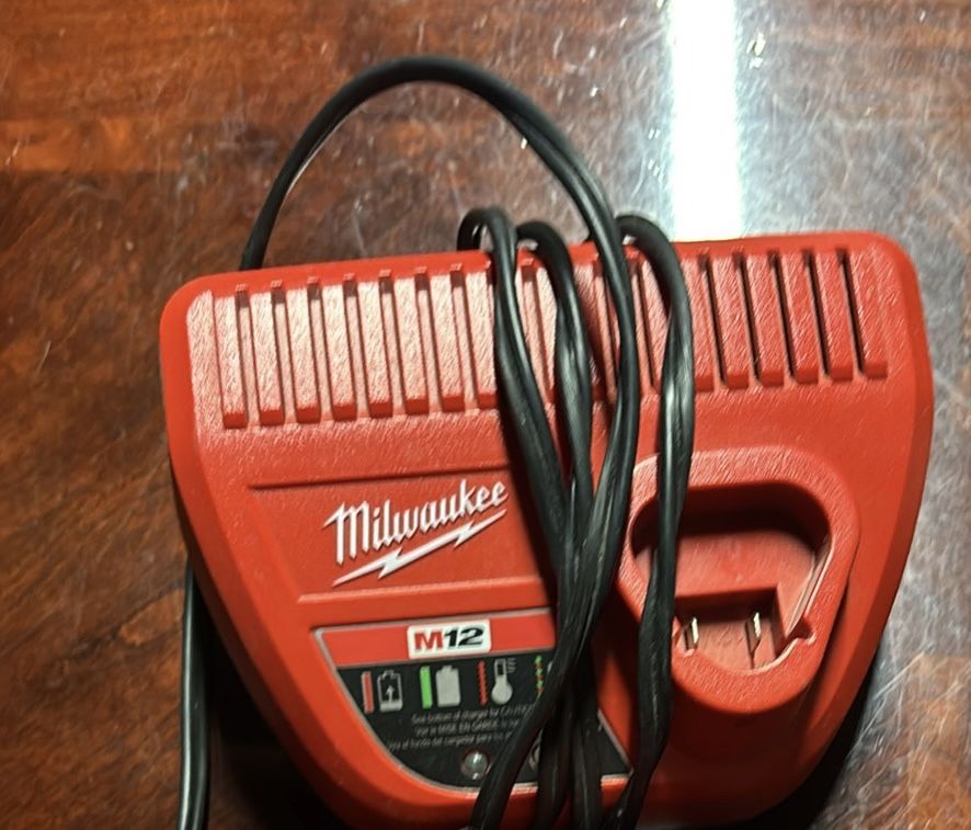 Cargador De Pilas Milwaukee