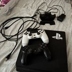 PS4 Slim W Controllers