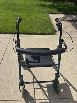 Rider Walker Deluxe Rollator With Seat