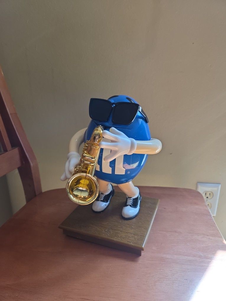 Blue M&M Plaxing Saxophone