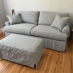 Pull Out Couch/Bed