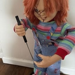 The bride of Chucky roaming doll