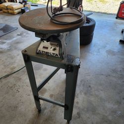 Delta Scroll Saw With Rolling Stand