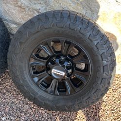 Set Of 4 Ford Super Duty Wheels With Tires 