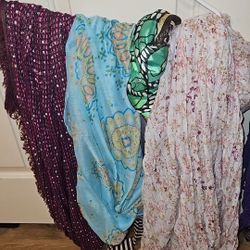 ALOT OF SCARVES 