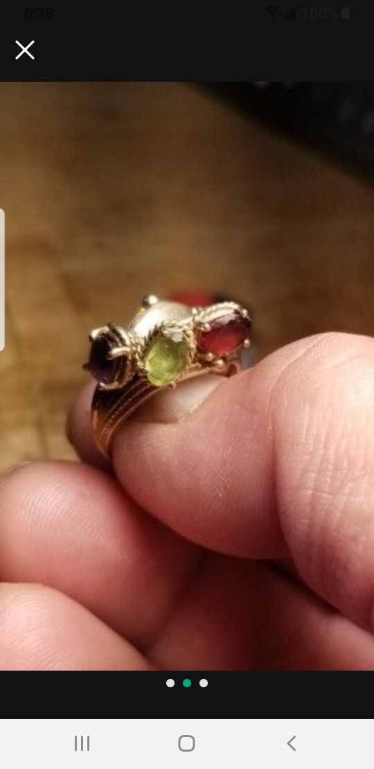 BEAUTIFUL WOMENS RARE MOVING GEM 10K GOLD RING SIZE 7