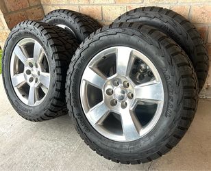 Chevy Texas Edition OEM 20s Wheels On New 33s Tires.