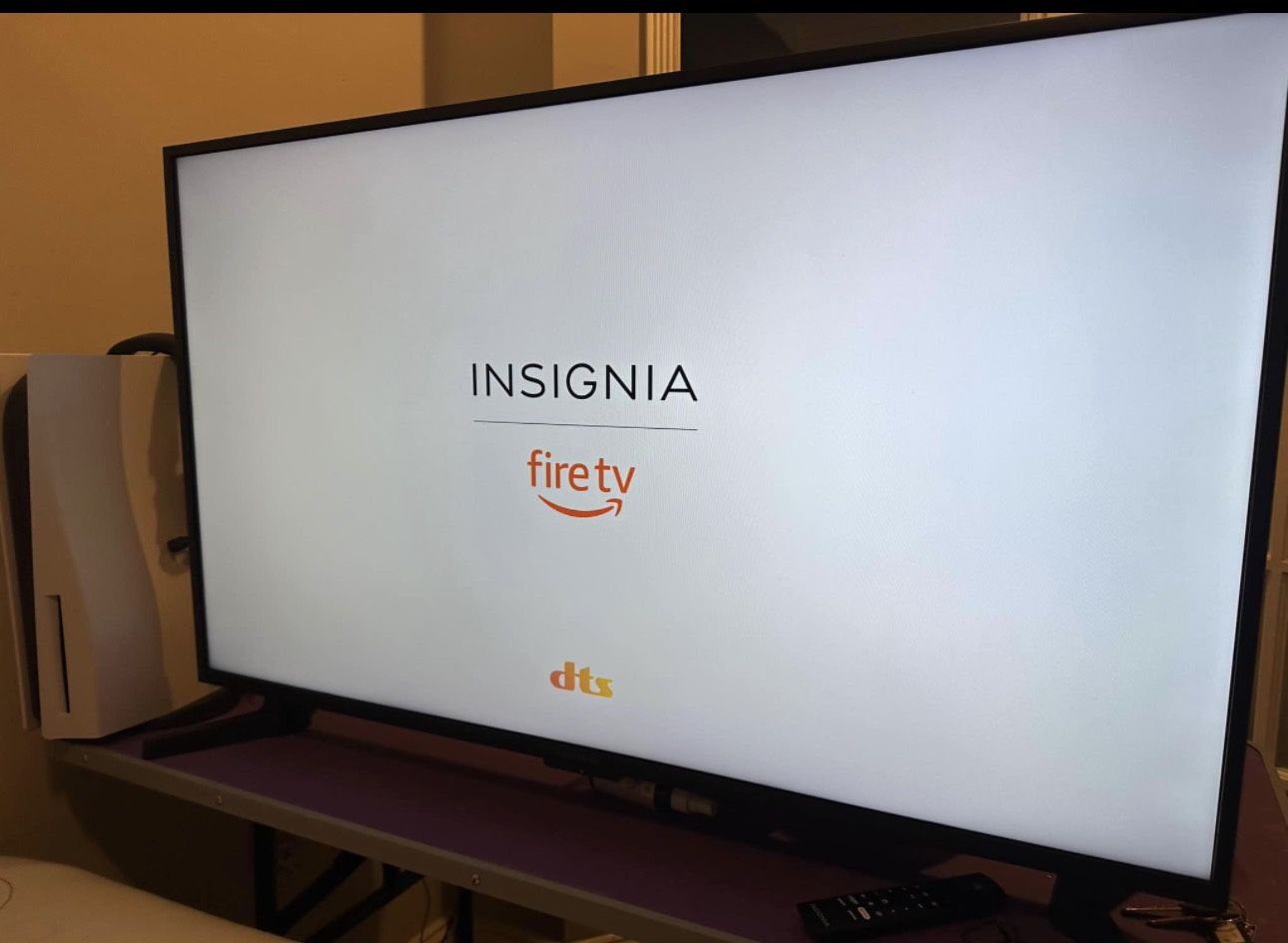 INSIGNIA 43-inch Class F30 Series LED 4K UHD Smart Fire TV with Alexa Voice Remote