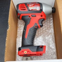 Milwaukee
 Impact Driver M18