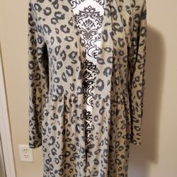 Perfectly Priscilla Mocha Leopard Print Cardigan Size Medium 
