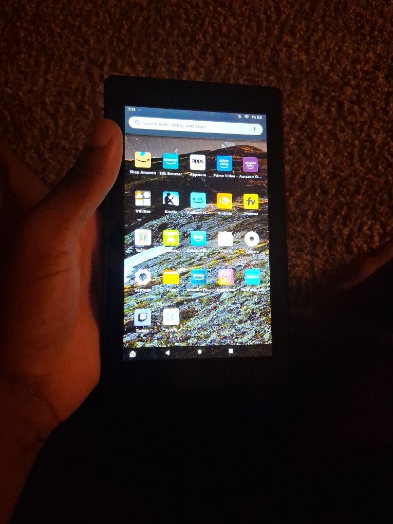 Amazon Tablet https://offerup.com/redirect/?o=RmlyZS5wcmltZQ==