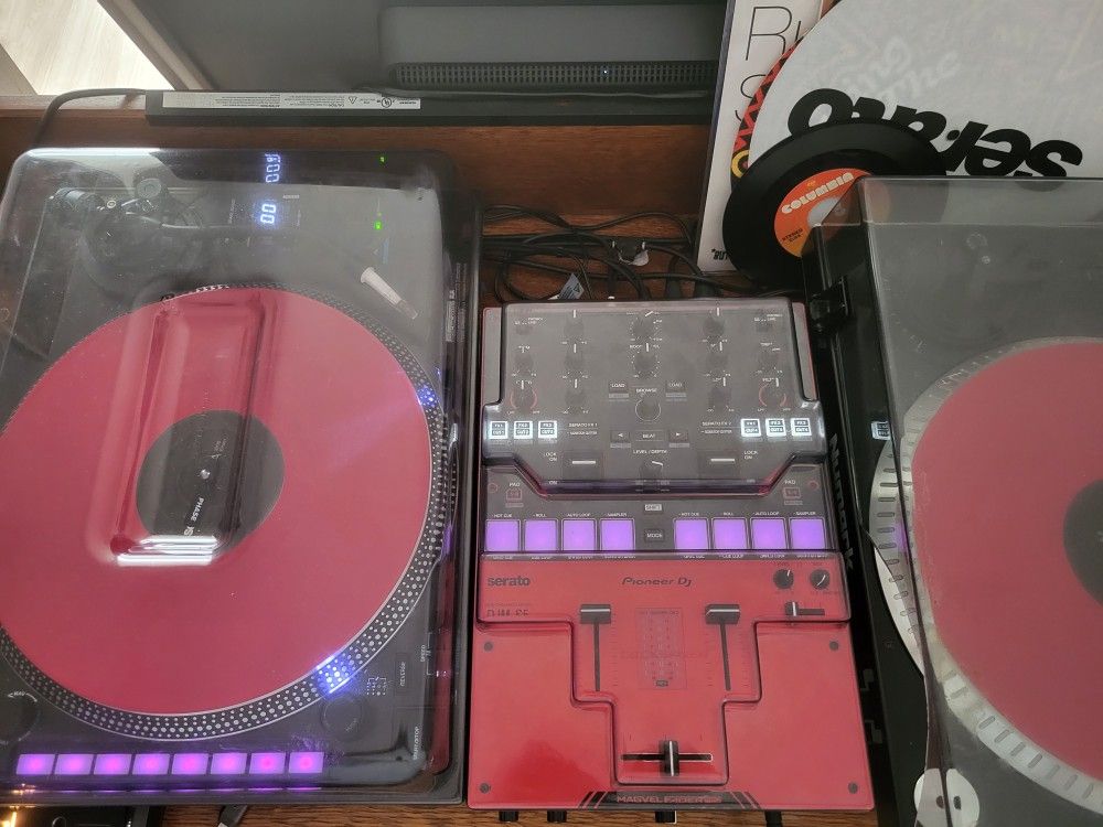 Pioneer DJM 5 Mixer and Turntables