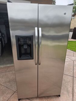 GE REFRIGERATOR FULL WORKING ICE WATER