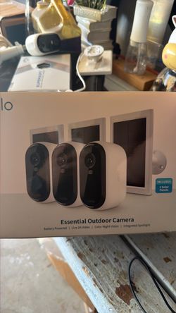 Arlo Essential Outdoor Camera 3-Pack with Solar Panels