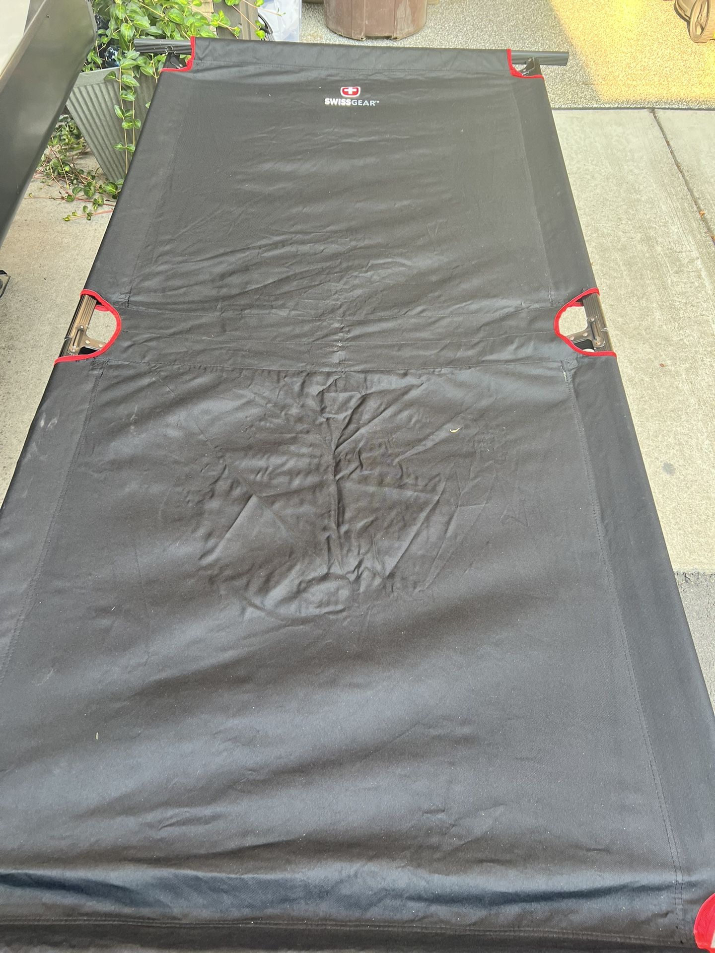 Swiss Gear Large Camping Cot for Sale in Marysville, WA - OfferUp