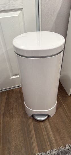 Munchkin Diaper Pail
