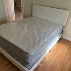 White Bed Frame Queen Size Cama Queen Size With MATTRESS NEW 