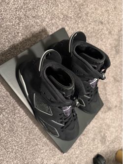 Cap and Gown Jordan 6 size 8 Men