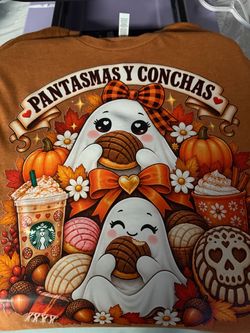 Pantasmas Y Conchas Graphic T-Shirt