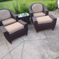 5 PIECE LUXURY OUTDOOR SET FOR 2 IN MINT CONDITION 