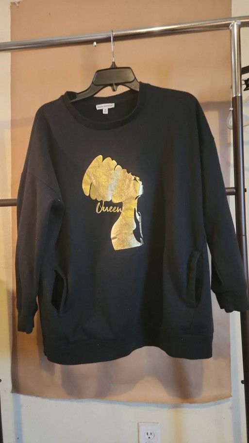 Queen Graphic Sweatshirt Size Medium African Gold Design On Front With Two Pockets Excellent Condition