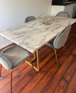 Table with 4 chairs