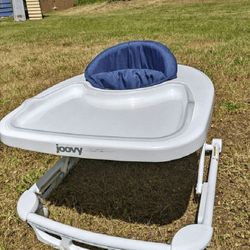 young less Tot Walker – Supporting First Steps with Fun Play
