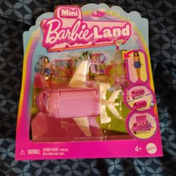 Mini Barbie land airplane