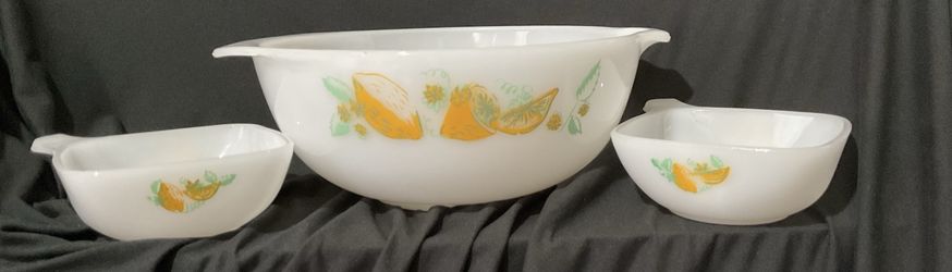 Vintage Pyrex Agee New Zealand Lemon Mixing Bowl And Two Ramekins