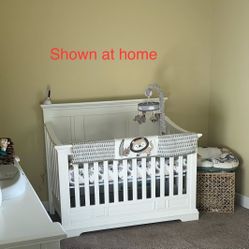 Beautiful Evolur Crib & Mattress!