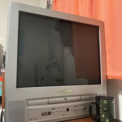 Large Sylvania 6520FDE CRT TV DVD Combo