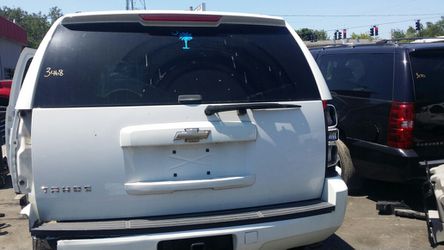 2008 CHEVY TAHOE FOR PARTS ,TAILGATE,BUMPER, DOORS, LIGHTS AND MORE, PLEASE CAtoLL OR TEXT {contact info removed}