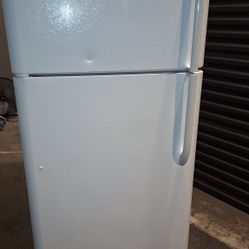 APARTMENT REFRIGERATOR (DELIVERED)