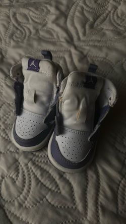 I have some todler nike shoes size 4