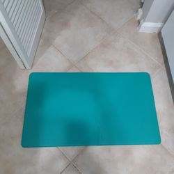 Brand New WITH OUT THE TAG TEAL FoaM KITCHEN MAT