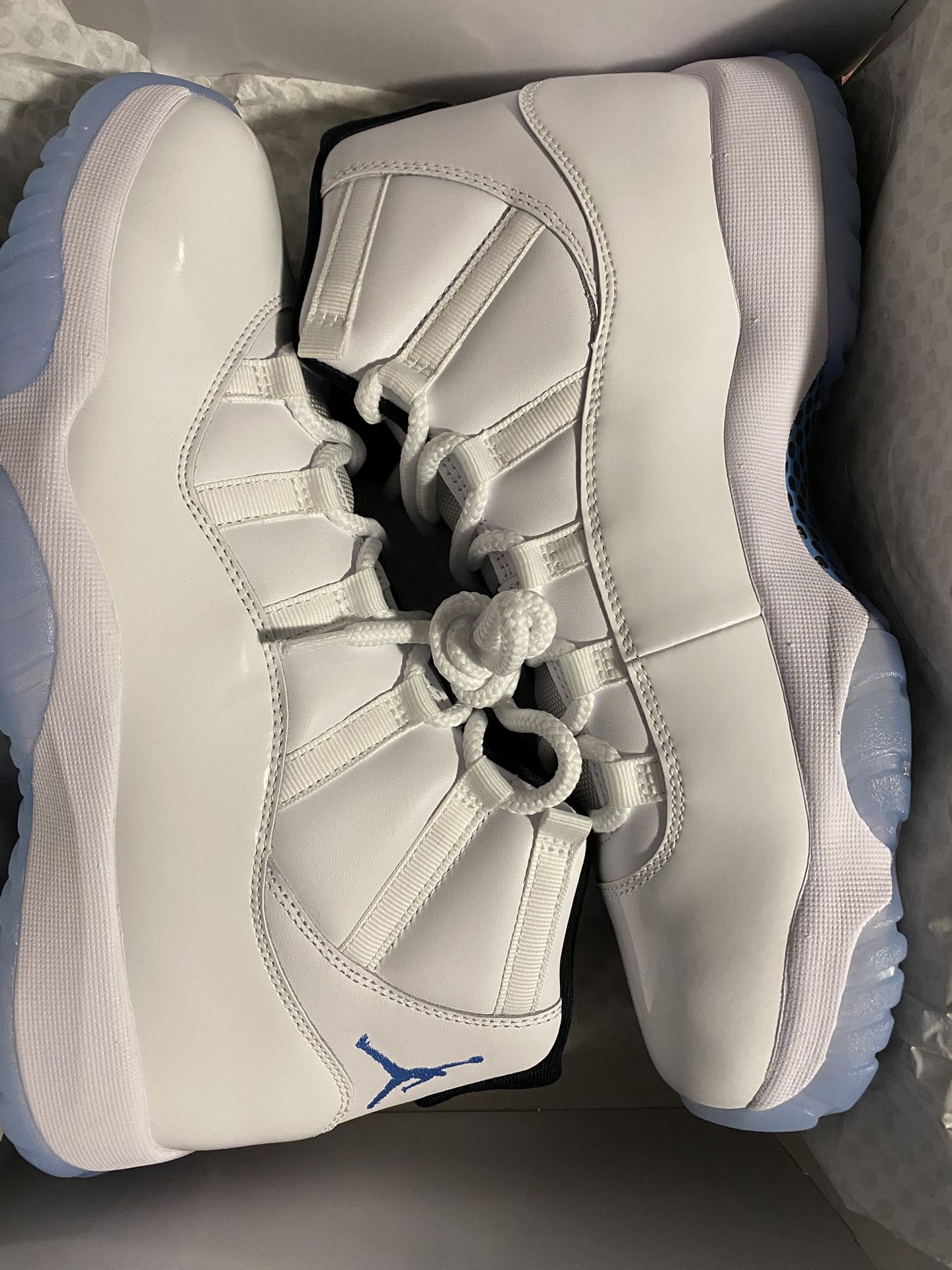 Air Jordan 11 Legend Blue