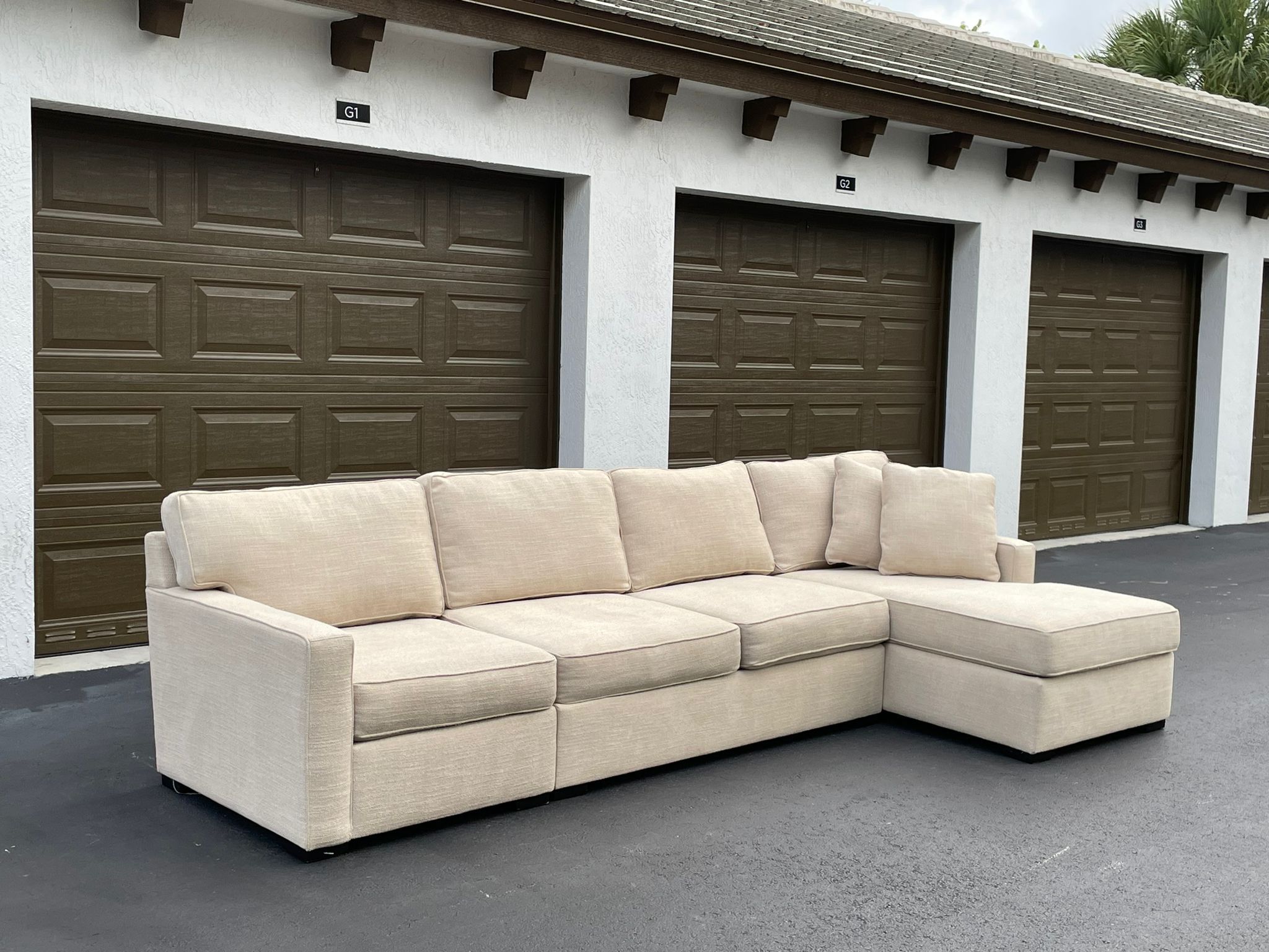 Sofa/Couch Sectional - Beige - Fabric - Delivery Available 🚛