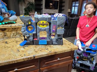 Batman Bat Cave Tower Toy Fisher Price Fold up Playset 2007

